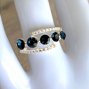 🆕sliver-tone Ring with blue stone Size 7